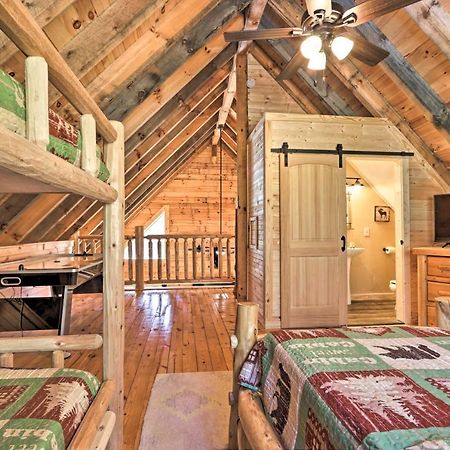 Gatlinburg Cabin With Loft And Game Room 1 Mi To Town Luaran gambar