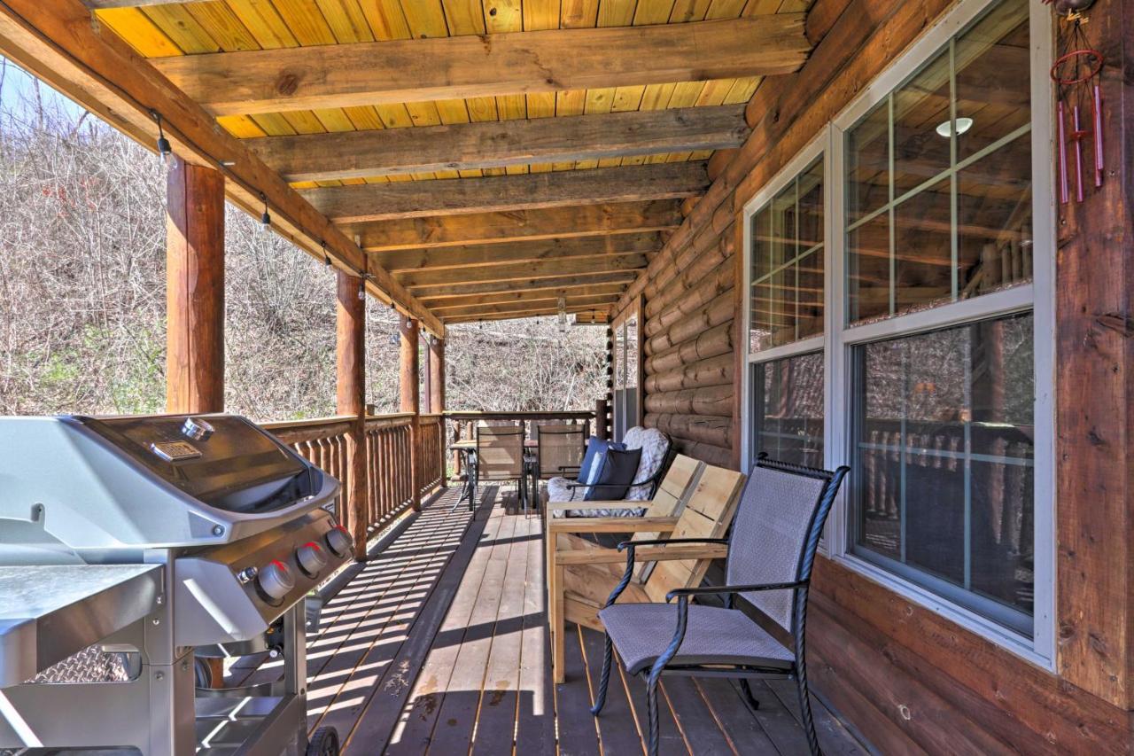 Gatlinburg Cabin With Loft And Game Room 1 Mi To Town Luaran gambar