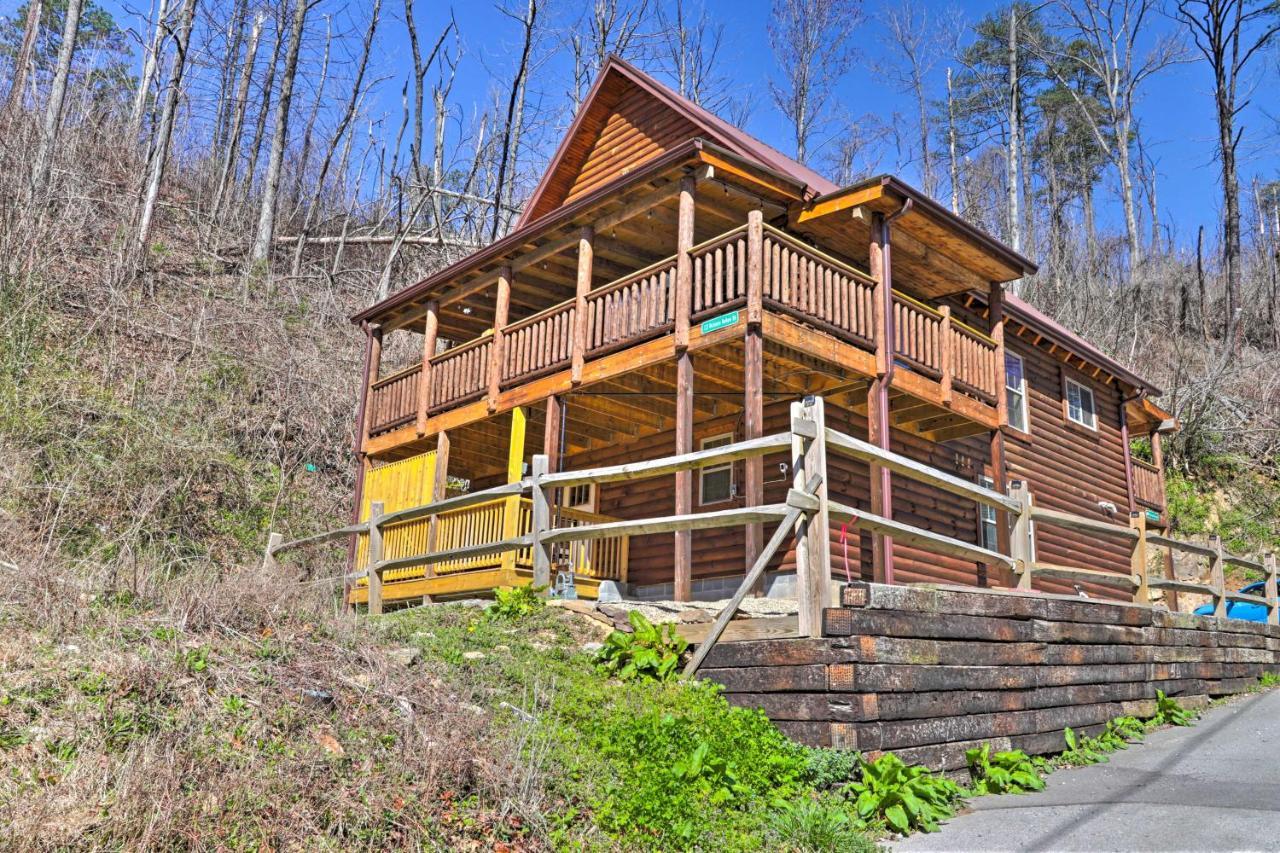 Gatlinburg Cabin With Loft And Game Room 1 Mi To Town Luaran gambar