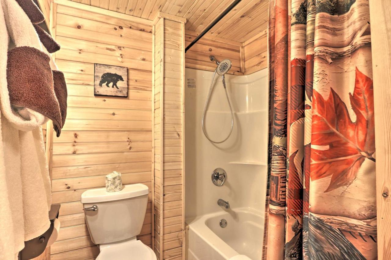 Gatlinburg Cabin With Loft And Game Room 1 Mi To Town Luaran gambar