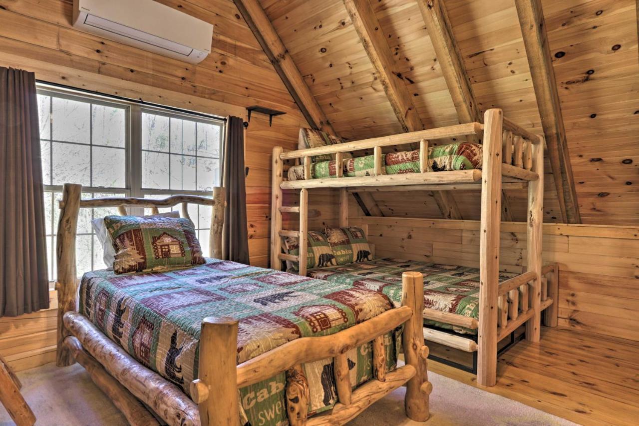 Gatlinburg Cabin With Loft And Game Room 1 Mi To Town Luaran gambar